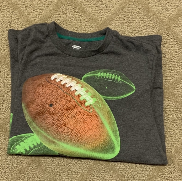 4/$20 Old Navy Graphic Boys Longsleeve - Picture 4 of 4